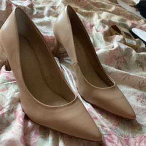 Kelly & Katie nude colored heels size 9M